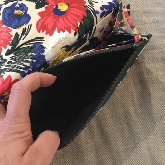 Authentic Balenciaga Wallet. - Picture 5 of 5